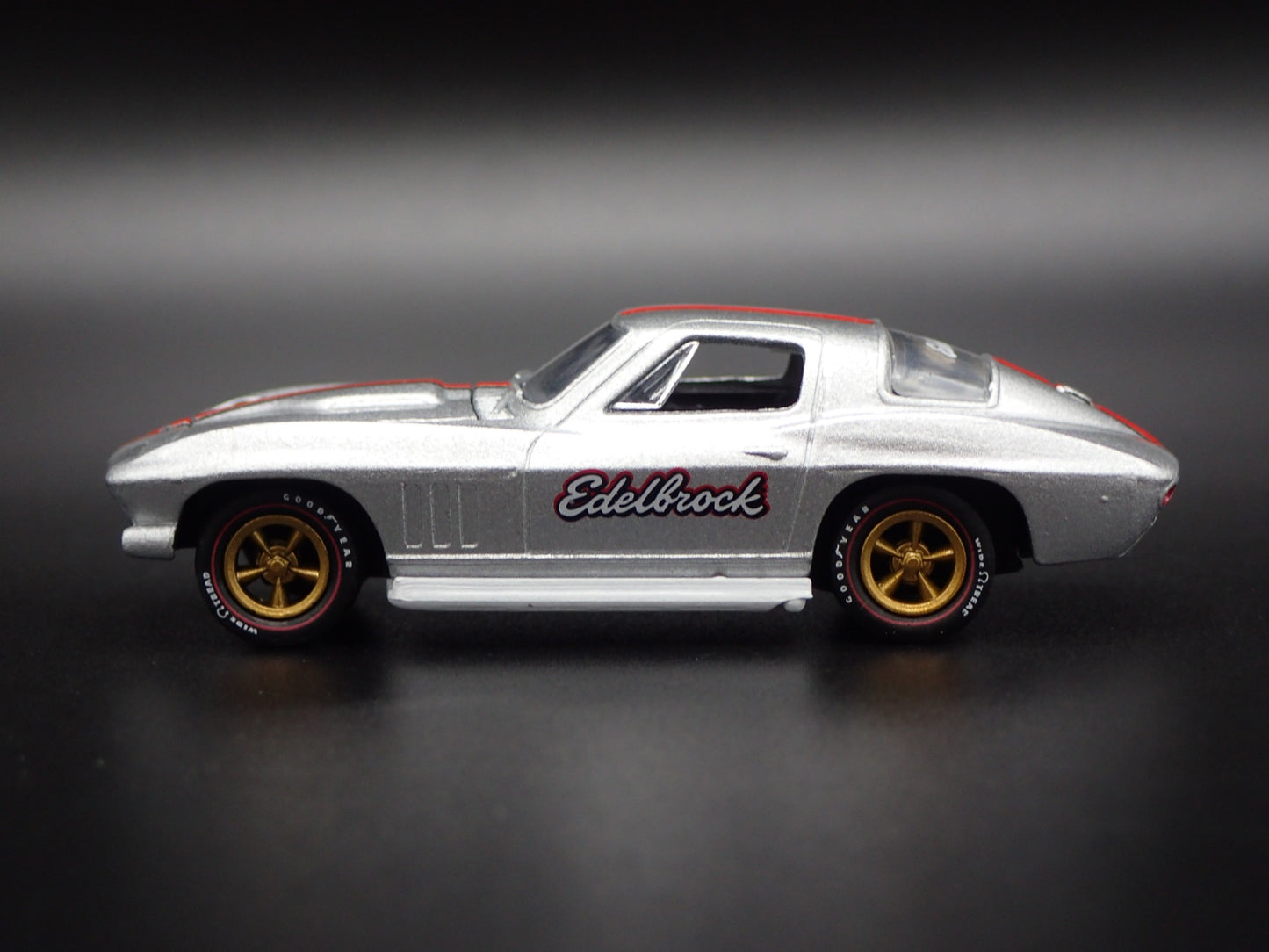 1966 66 CHEVY CHEVROLET CORVETTE 427 EDELBROCK RARE 1:64 SCALE DIECAST MODEL CAR
