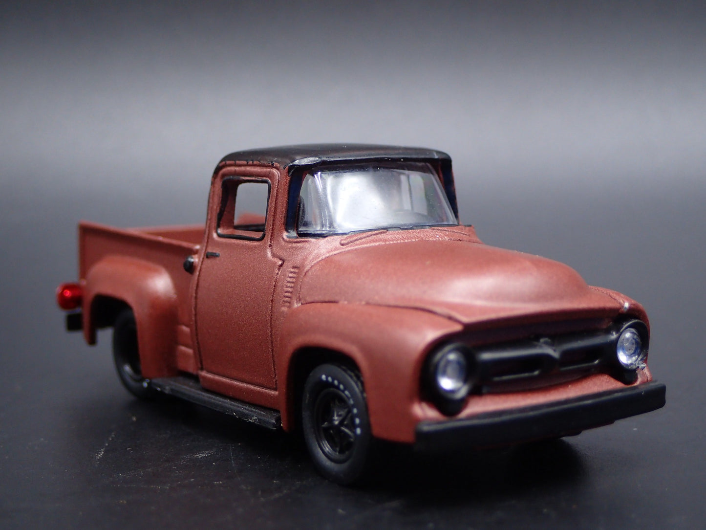 1956 56 FORD F100 PICKUP TRUCK 1:64 SCALE COLLECTIBLE DIORAMA DIECAST MODEL CAR