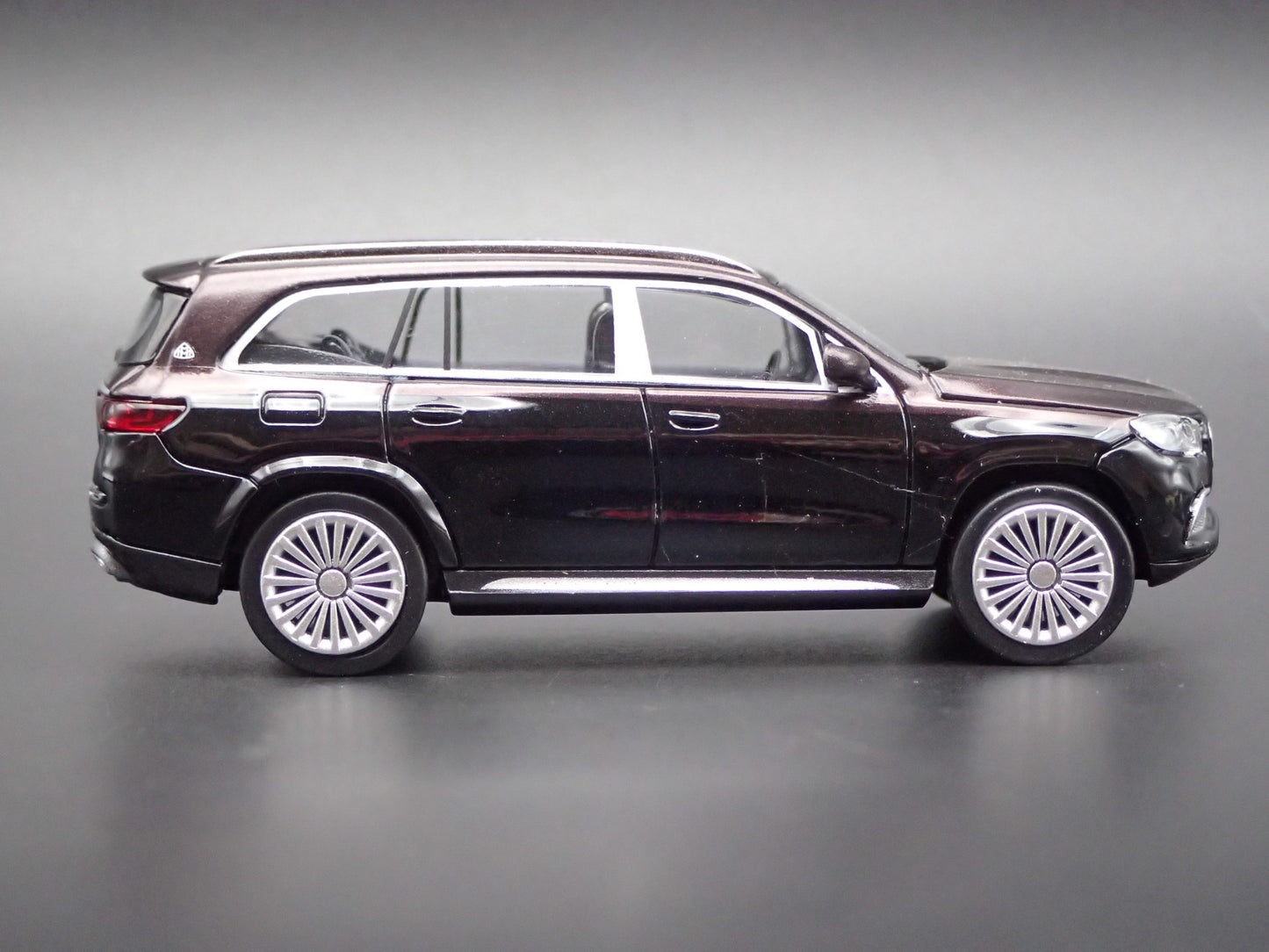 2020-2023 MERCEDES MAYBACH GLS 600 SUV 1:64 SCALE DIORAMA DIECAST MODEL CAR