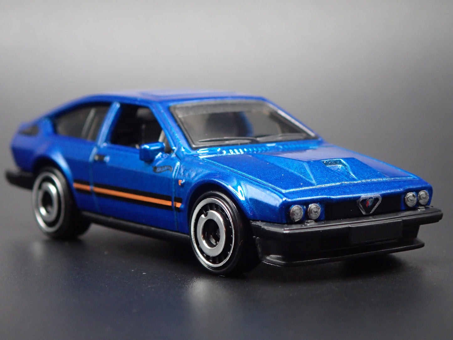 1981-1987 ALFA ROMEO GTV6 3.0 BLUE 1:64 SCALE COLLECTIBLE DIECAST MODEL CAR