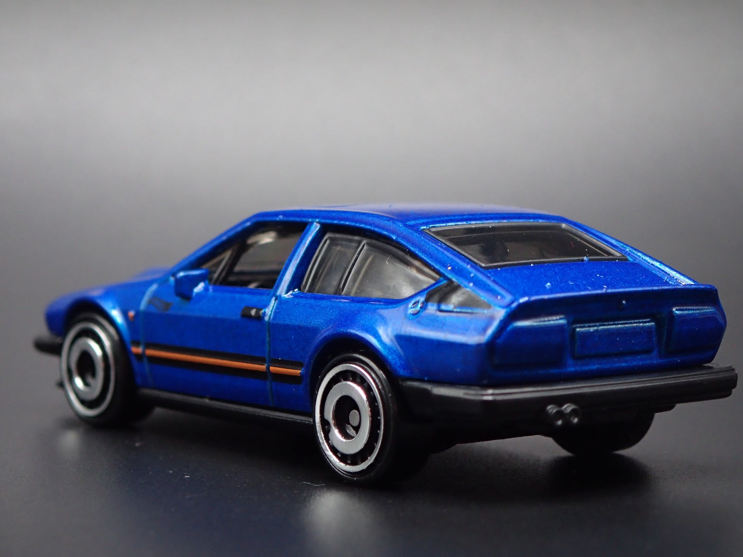 1981-1987 ALFA ROMEO GTV6 3.0 BLUE 1:64 SCALE COLLECTIBLE DIECAST MODEL CAR