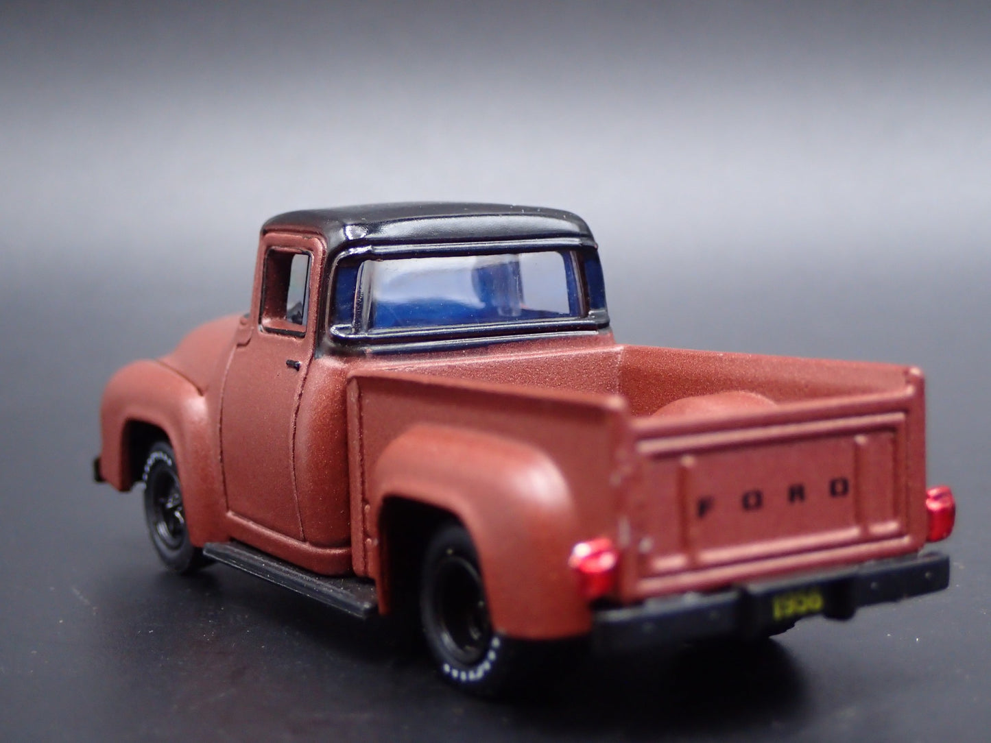 1956 56 FORD F100 PICKUP TRUCK 1:64 SCALE COLLECTIBLE DIORAMA DIECAST MODEL CAR