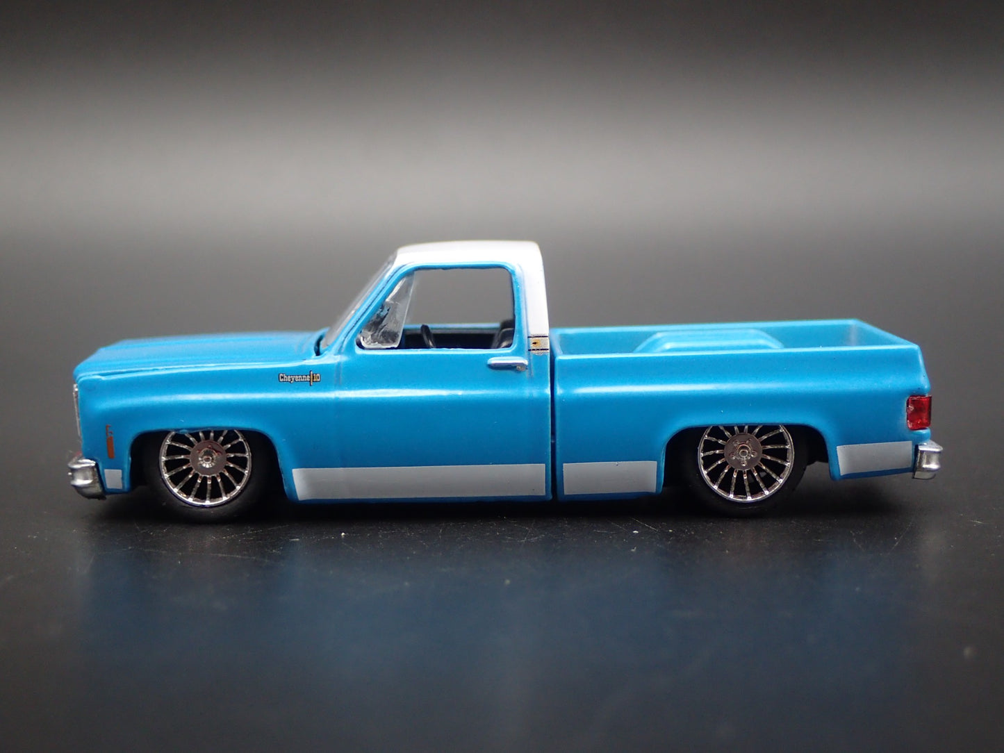 1973 73 CHEVY CHEVROLET CHEYENNE SQUARE BODY TRUCK 1/64 SCALE DIECAST MODEL CAR