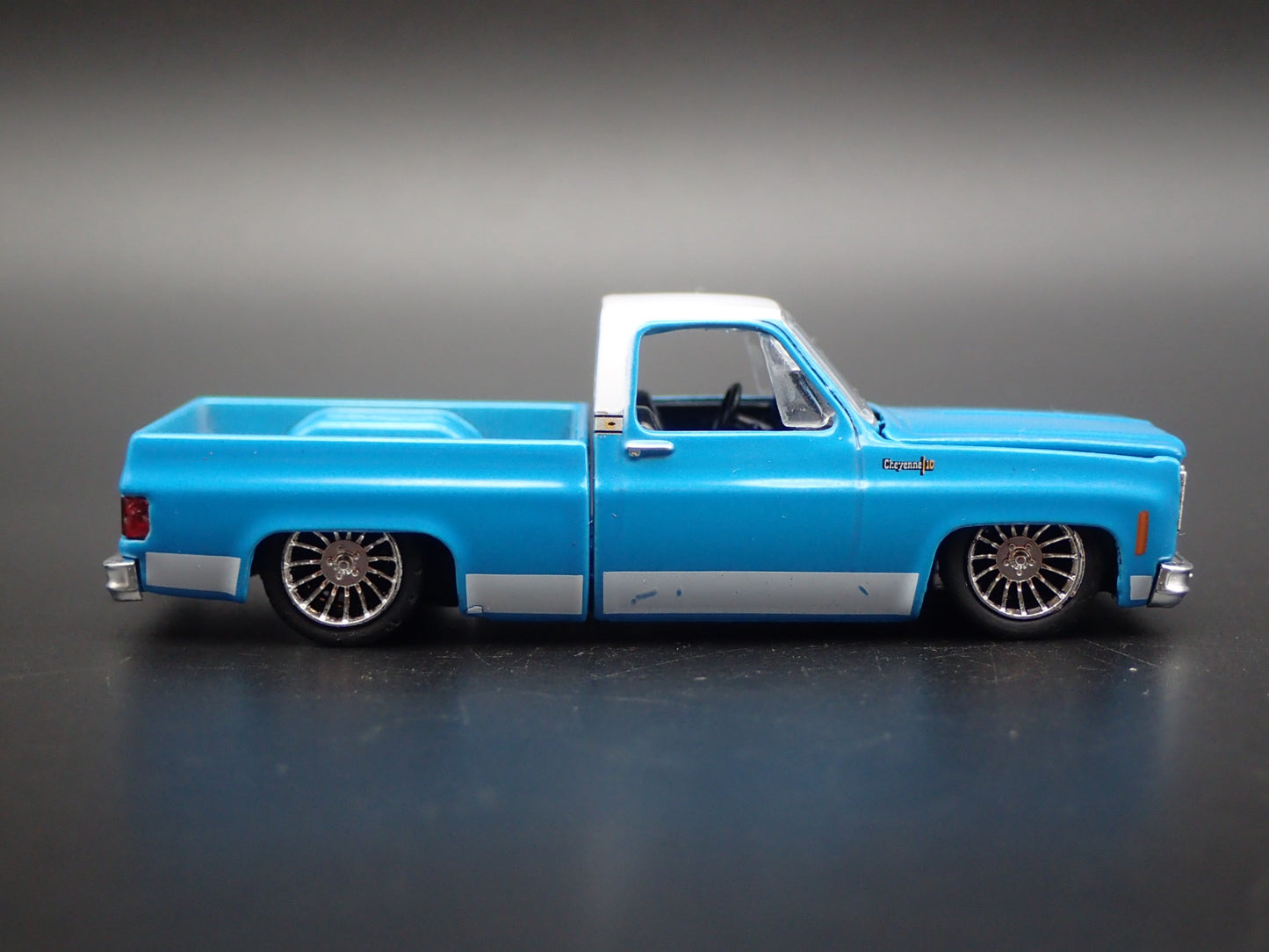 1973 73 CHEVY CHEVROLET CHEYENNE SQUARE BODY TRUCK 1/64 SCALE DIECAST MODEL CAR
