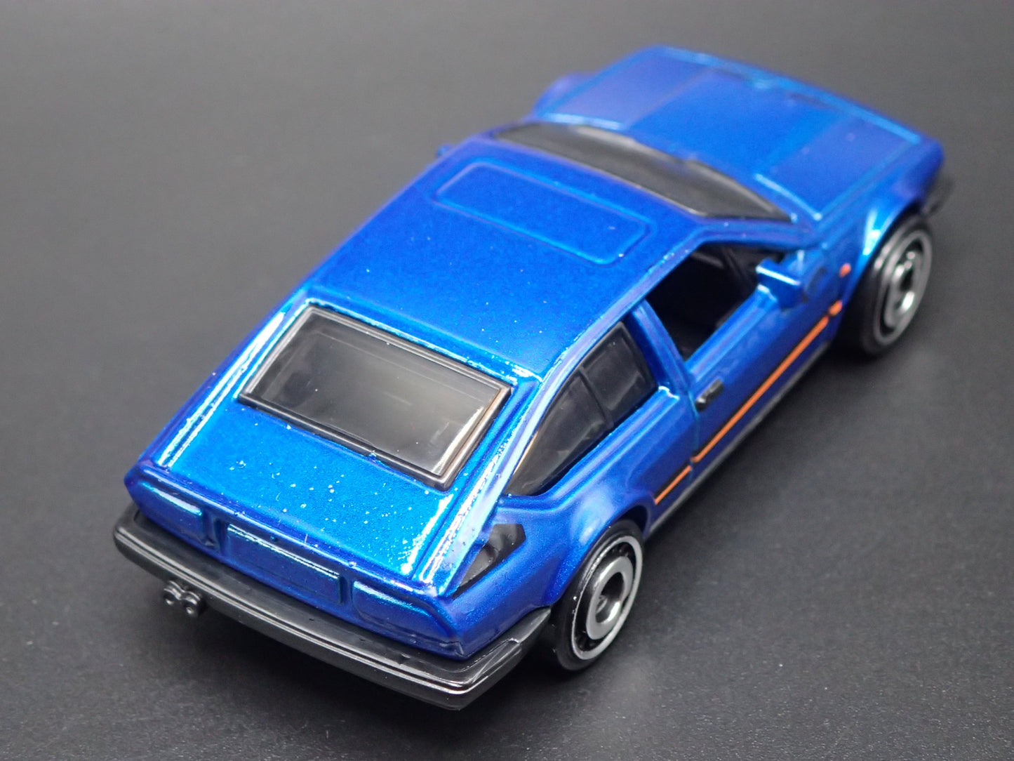 1981-1987 ALFA ROMEO GTV6 3.0 BLUE 1:64 SCALE COLLECTIBLE DIECAST MODEL CAR