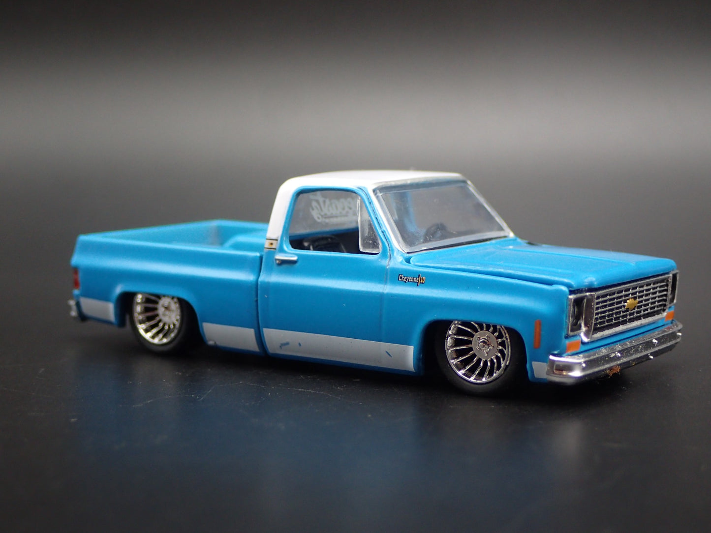 1973 73 CHEVY CHEVROLET CHEYENNE SQUARE BODY TRUCK 1/64 SCALE DIECAST MODEL CAR