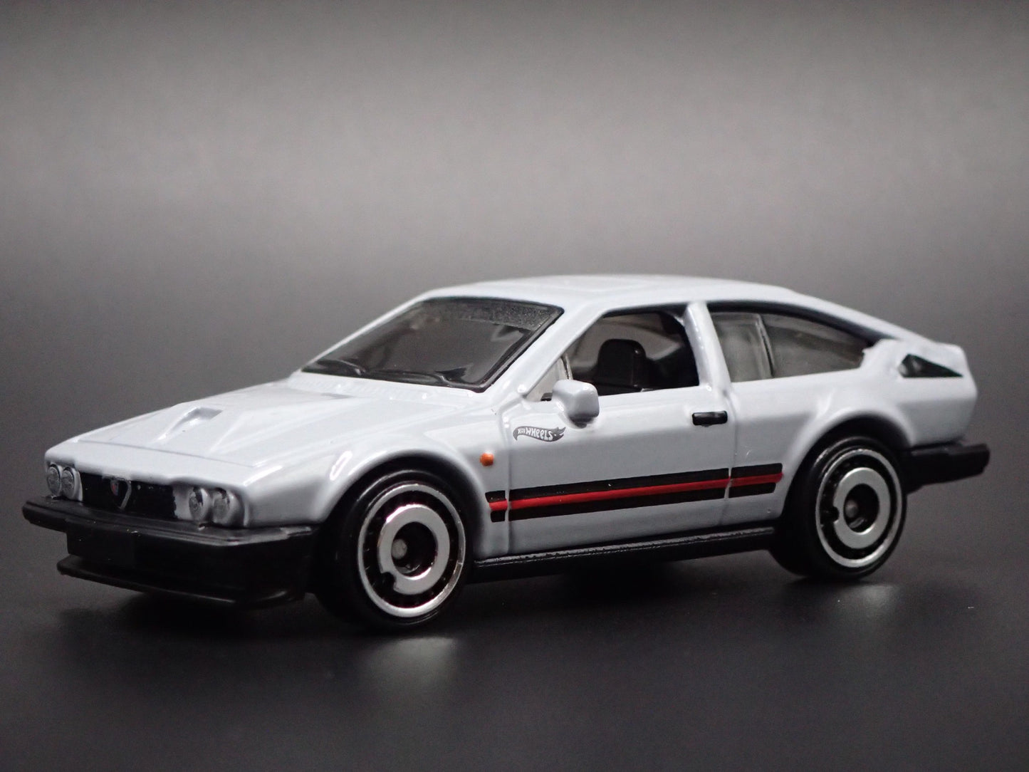1981-1987 ALFA ROMEO GTV6 3.0 GRAY 1:64 SCALE COLLECTIBLE DIECAST MODEL CAR