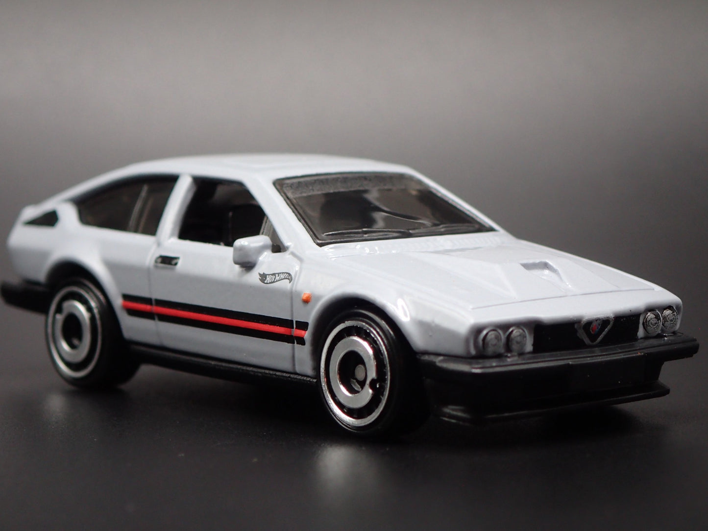 1981-1987 ALFA ROMEO GTV6 3.0 GRAY 1:64 SCALE COLLECTIBLE DIECAST MODEL CAR