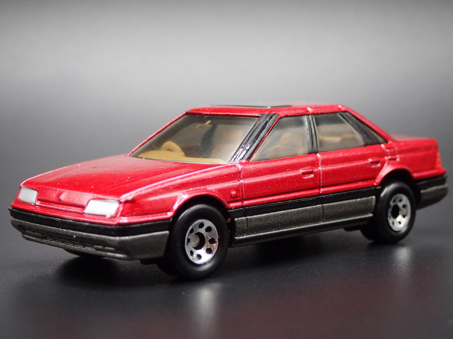 1987-1991 ROVER STERLING RED 1/64 SCALE COLLECTIBLE DIORAMA DIECAST MODEL CAR