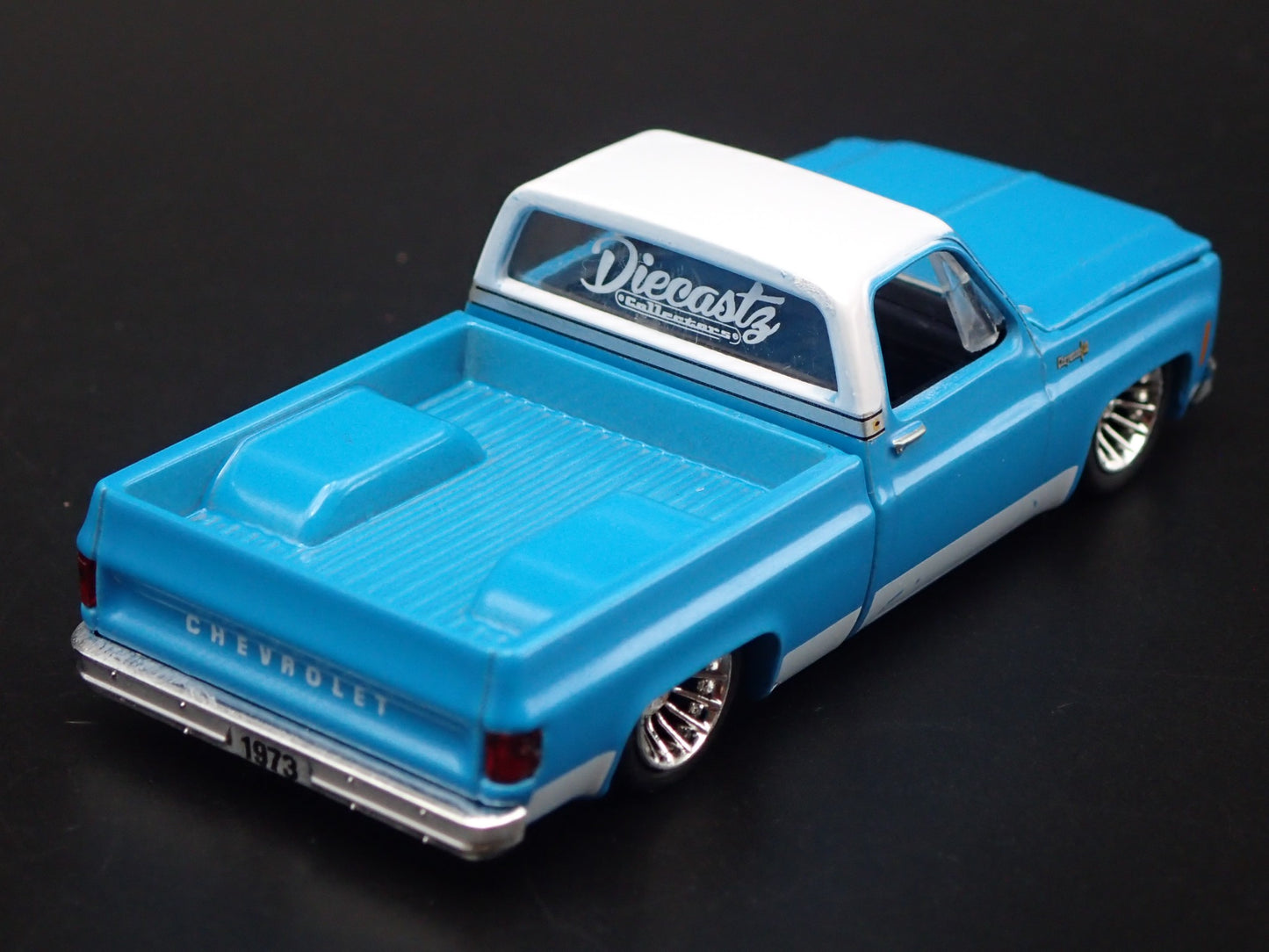 1973 73 CHEVY CHEVROLET CHEYENNE SQUARE BODY TRUCK 1/64 SCALE DIECAST MODEL CAR