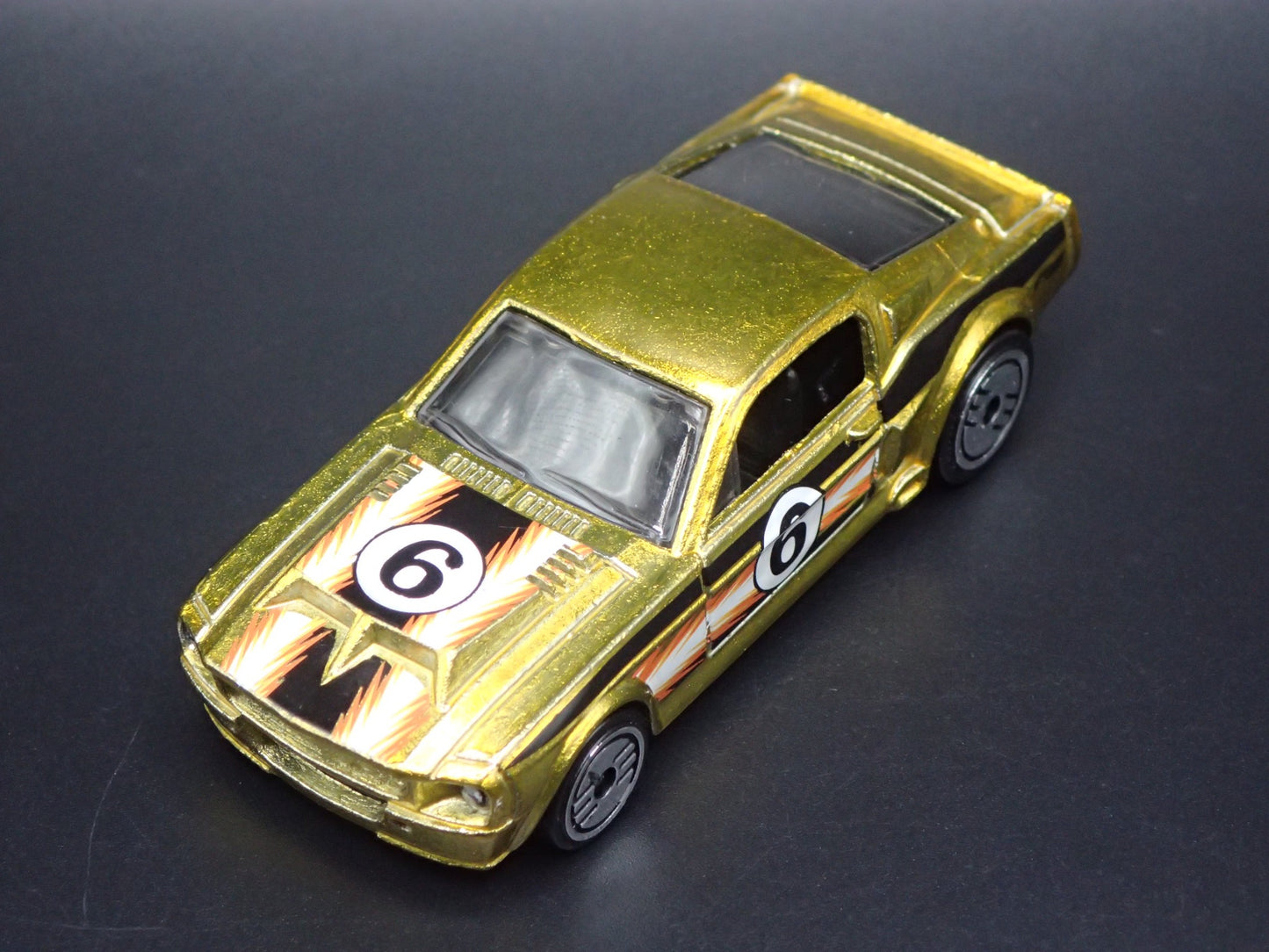 1967 67 FORD MUSTANG SHELBY GT500 FASTBACK GOLD 1:64 SCALE DIECAST MODEL CAR