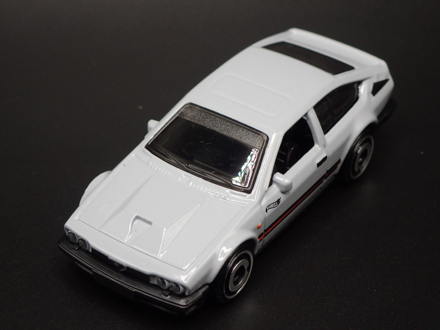 1981-1987 ALFA ROMEO GTV6 3.0 GRAY 1:64 SCALE COLLECTIBLE DIECAST MODEL CAR