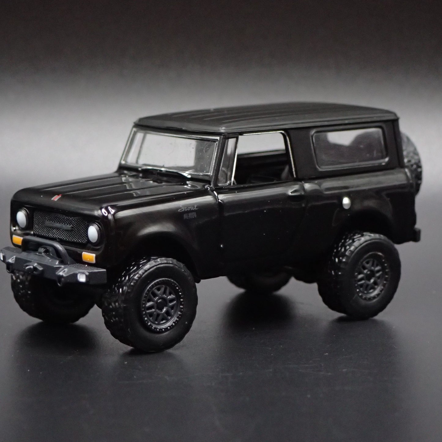 1969 69 INTERNATIONAL HARVESTER SCOUT BLACK 1:64 SCALE DIORAMA DIECAST MODEL CAR