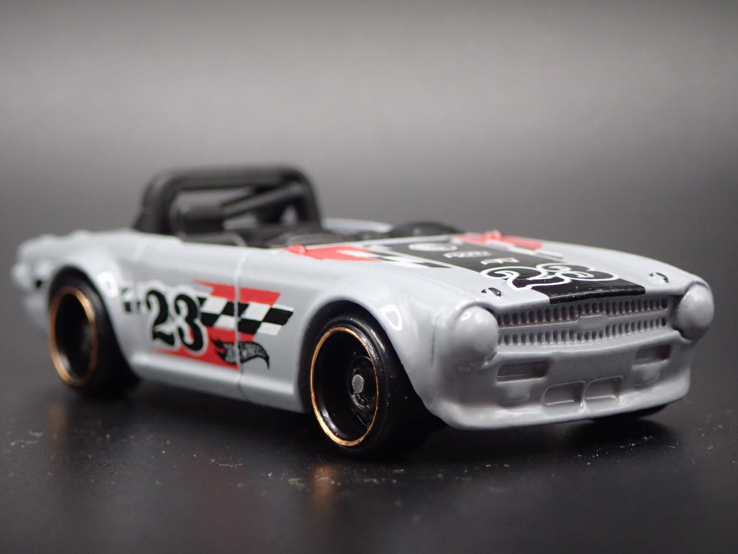 1968-1976 TRIUMPH TR6 CONVERTIBLE GRAY 1:64 SCALE DIORAMA DIECAST MODEL CAR