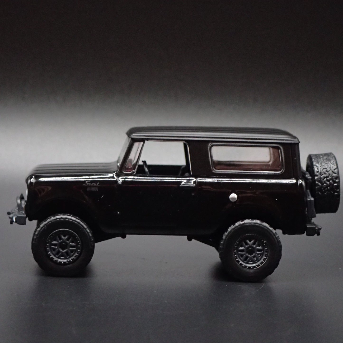 1969 69 INTERNATIONAL HARVESTER SCOUT BLACK 1:64 SCALE DIORAMA DIECAST MODEL CAR