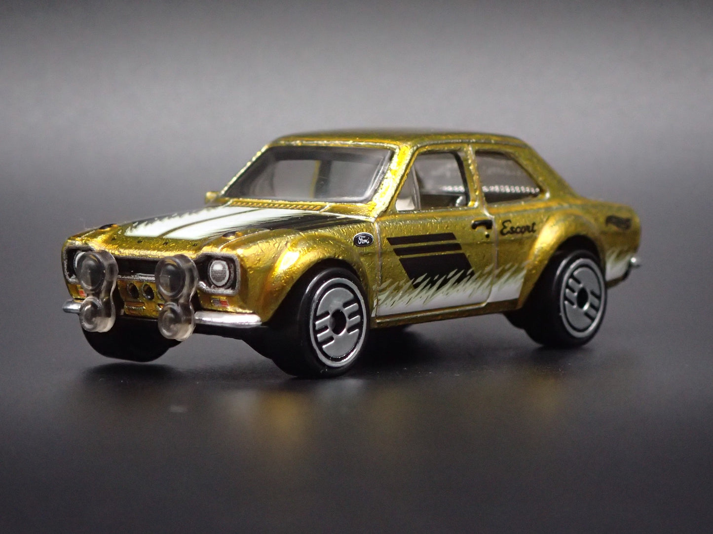 1970 70 FORD ESCORT RS1600 GOLD 1:64 SCALE COLLECTIBLE DIORAMA DIECAST MODEL CAR