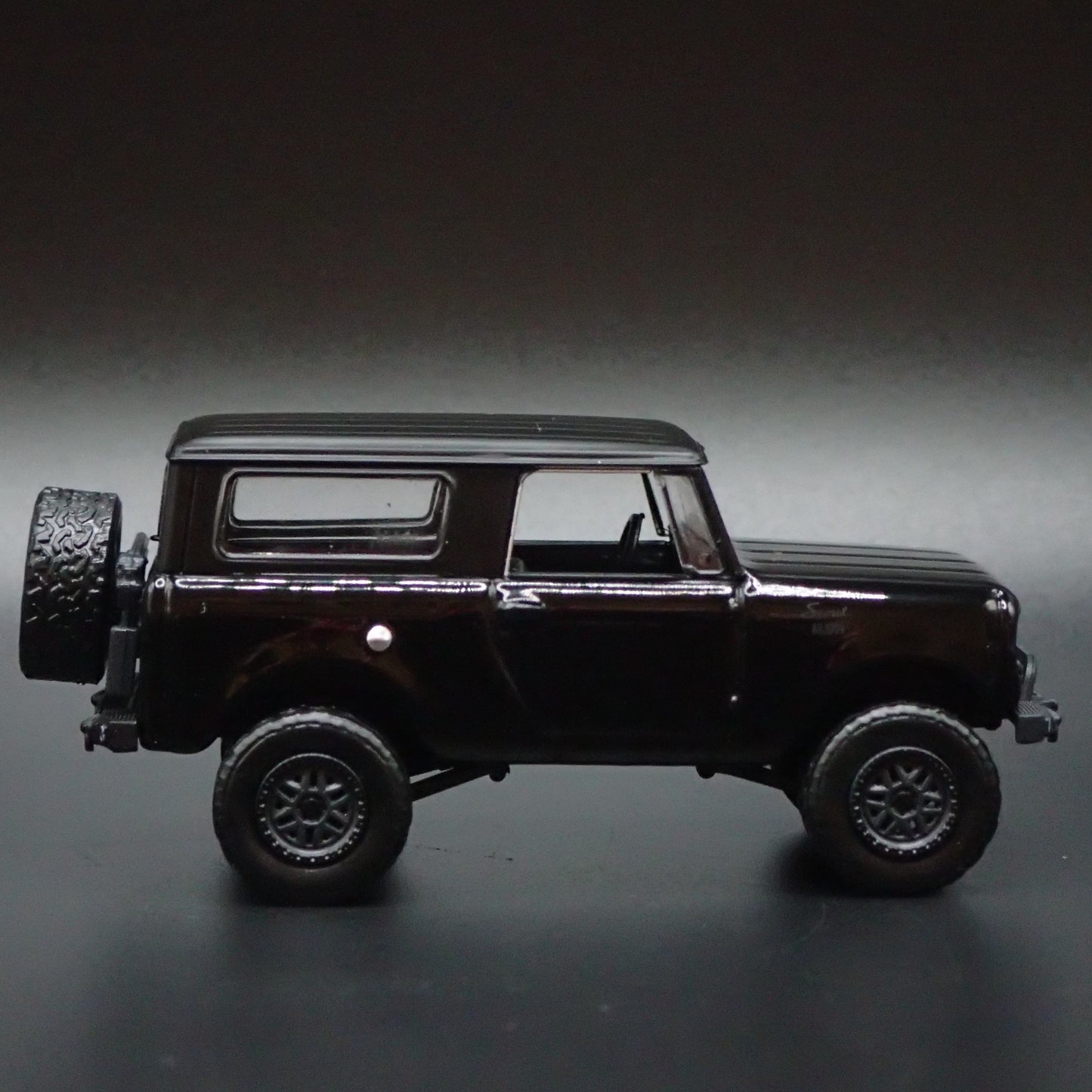1969 69 INTERNATIONAL HARVESTER SCOUT BLACK 1:64 SCALE DIORAMA DIECAST MODEL CAR
