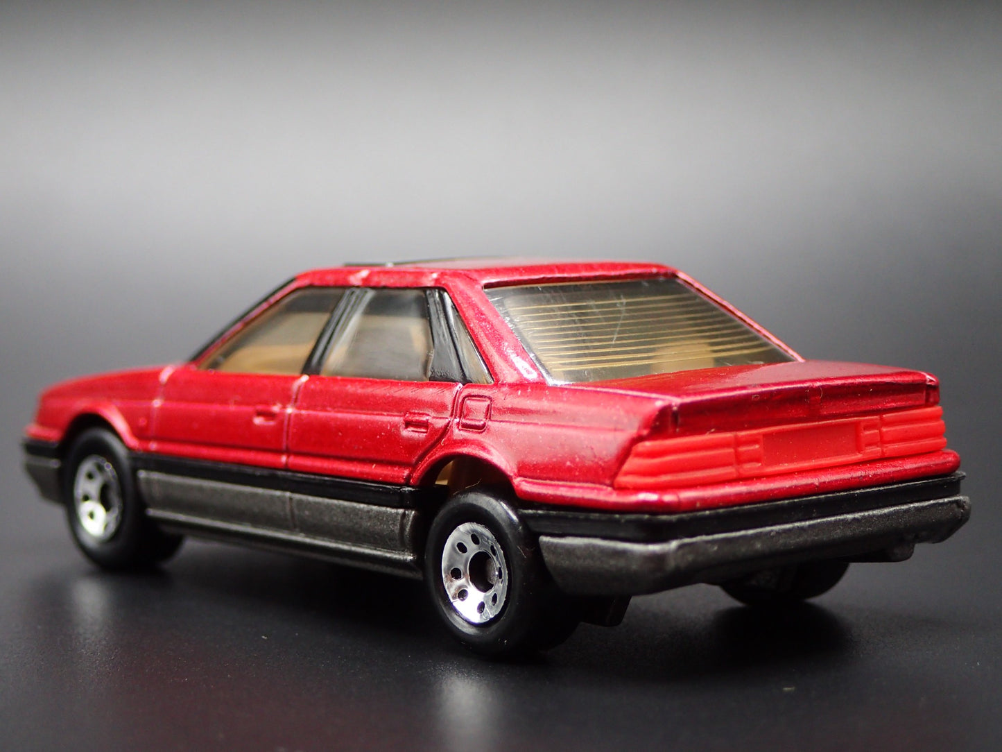 1987-1991 ROVER STERLING RED 1/64 SCALE COLLECTIBLE DIORAMA DIECAST MODEL CAR