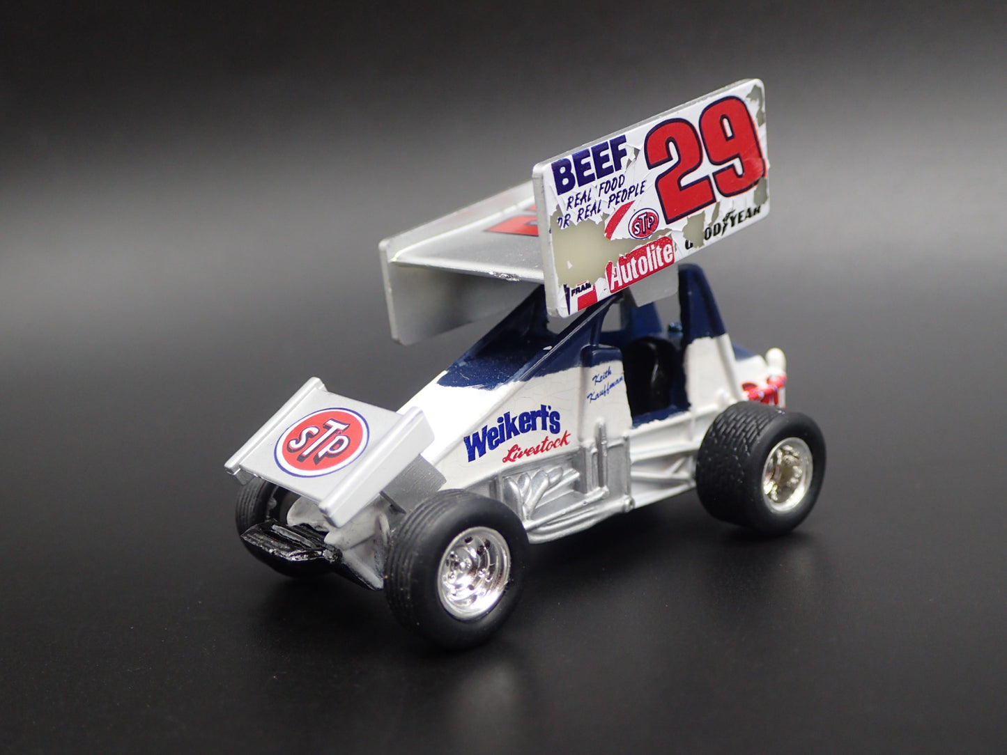 SPRINT CAR #29 KEITH KAUFFMAN BARN FIND 1:64 SCALE DIORAMA DIECAST MODEL CAR