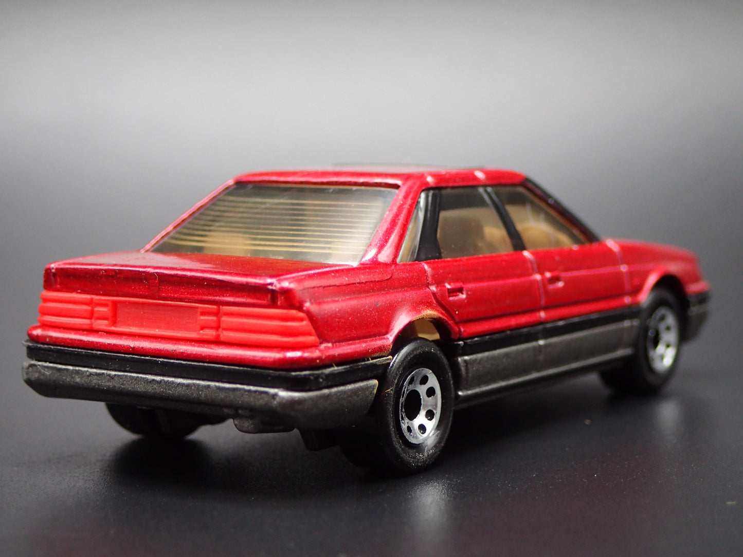 1987-1991 ROVER STERLING RED 1/64 SCALE COLLECTIBLE DIORAMA DIECAST MODEL CAR