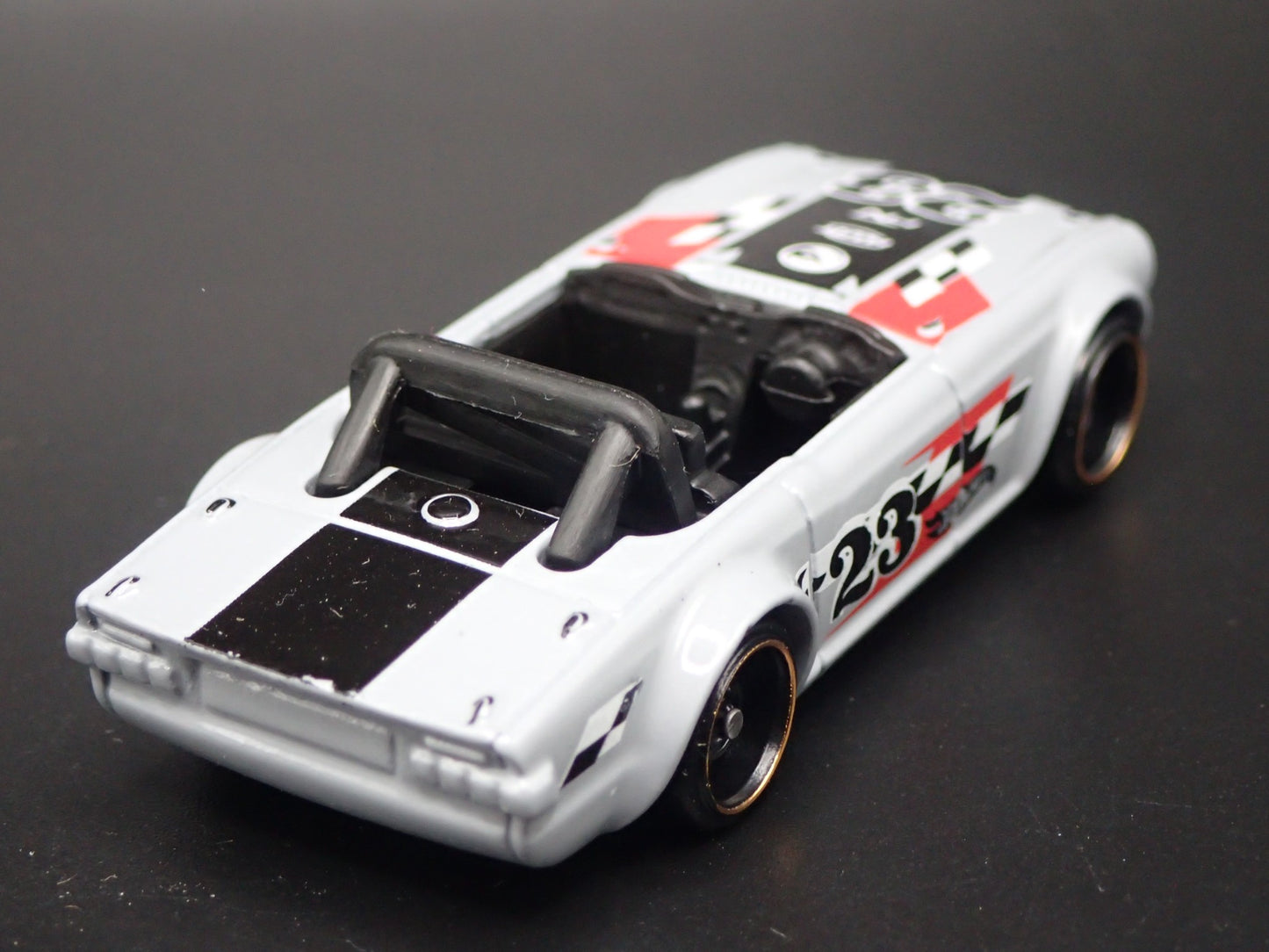 1968-1976 TRIUMPH TR6 CONVERTIBLE GRAY 1:64 SCALE DIORAMA DIECAST MODEL CAR
