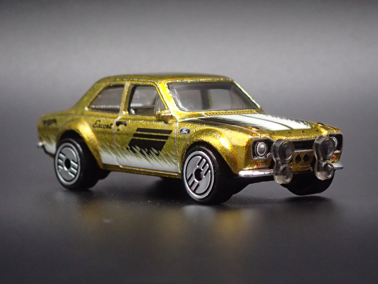 1970 70 FORD ESCORT RS1600 GOLD 1:64 SCALE COLLECTIBLE DIORAMA DIECAST MODEL CAR