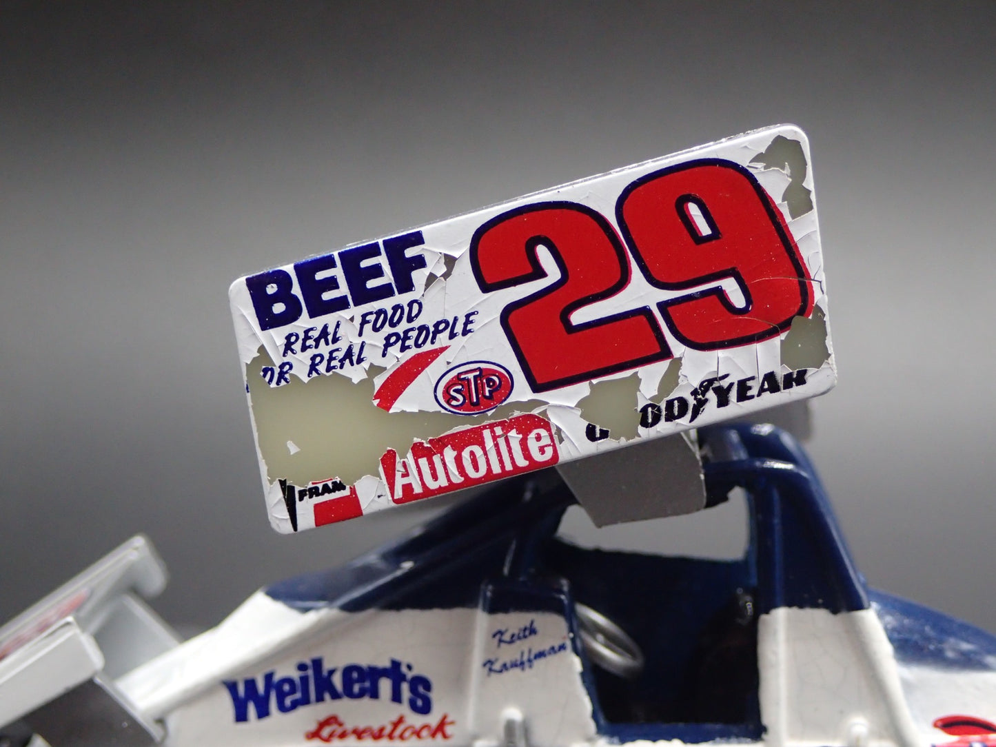 SPRINT CAR #29 KEITH KAUFFMAN BARN FIND 1:64 SCALE DIORAMA DIECAST MODEL CAR