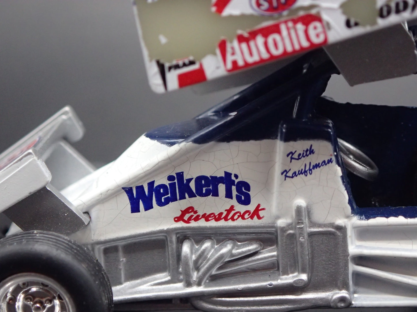 SPRINT CAR #29 KEITH KAUFFMAN BARN FIND 1:64 SCALE DIORAMA DIECAST MODEL CAR