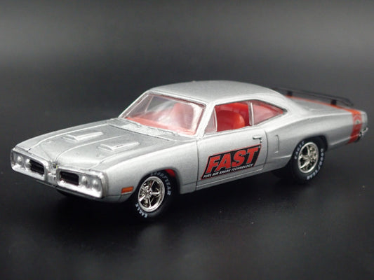 1970 70 DODGE SUPER BEE 383 FAST SILVER 1:64 SCALE DIORAMA DIECAST MODEL CAR