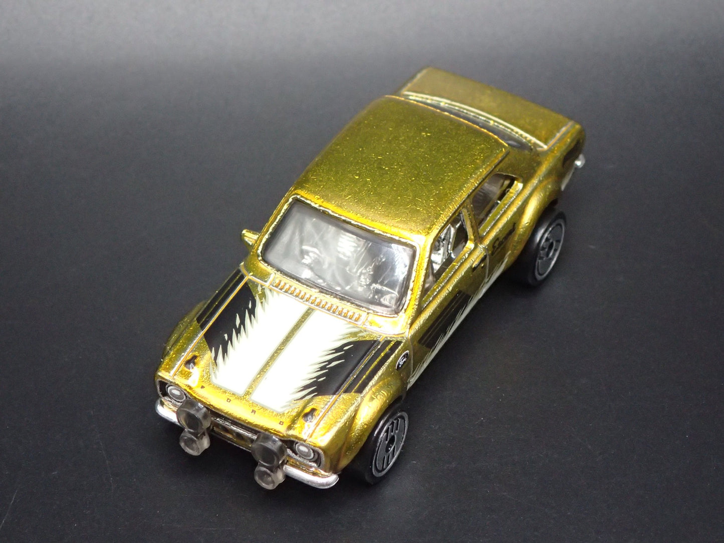 1970 70 FORD ESCORT RS1600 GOLD 1:64 SCALE COLLECTIBLE DIORAMA DIECAST MODEL CAR