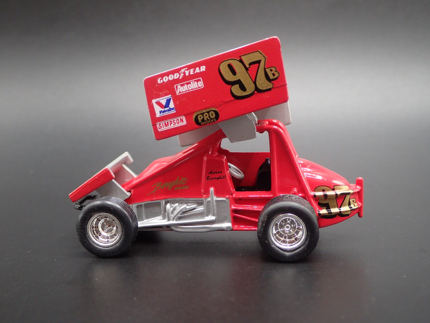 SPRINT CAR #97B AARON BERRYHILL VALVOLINE 1:64 SCALE DIORAMA DIECAST MODEL CAR