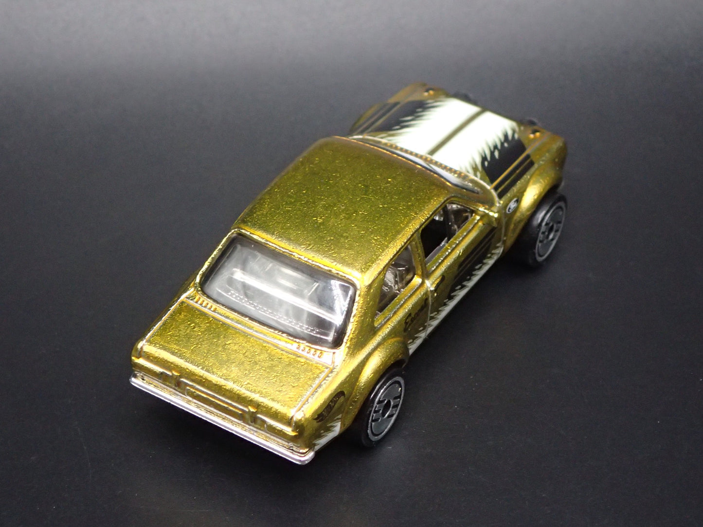 1970 70 FORD ESCORT RS1600 GOLD 1:64 SCALE COLLECTIBLE DIORAMA DIECAST MODEL CAR