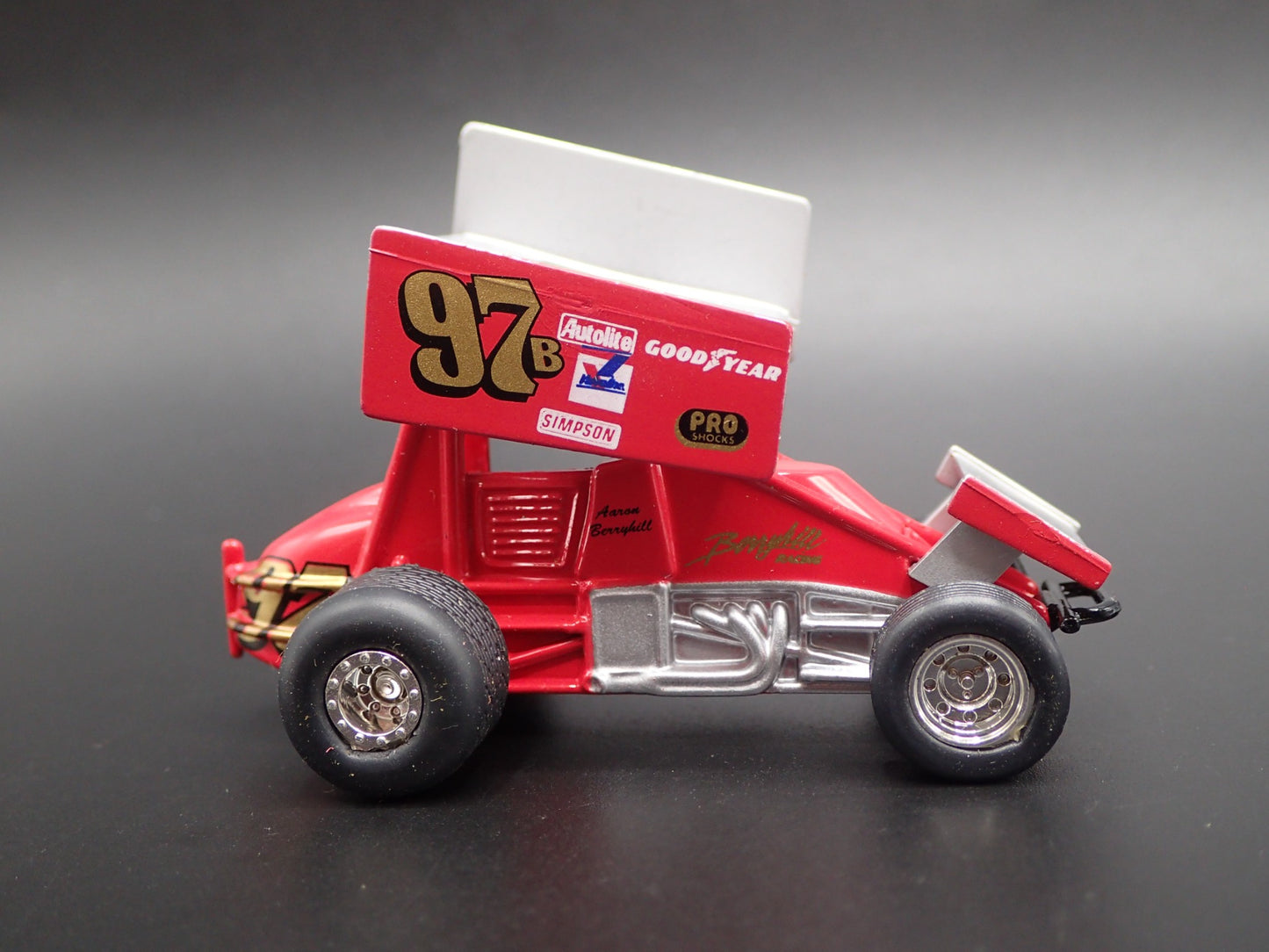 SPRINT CAR #97B AARON BERRYHILL VALVOLINE 1:64 SCALE DIORAMA DIECAST MODEL CAR