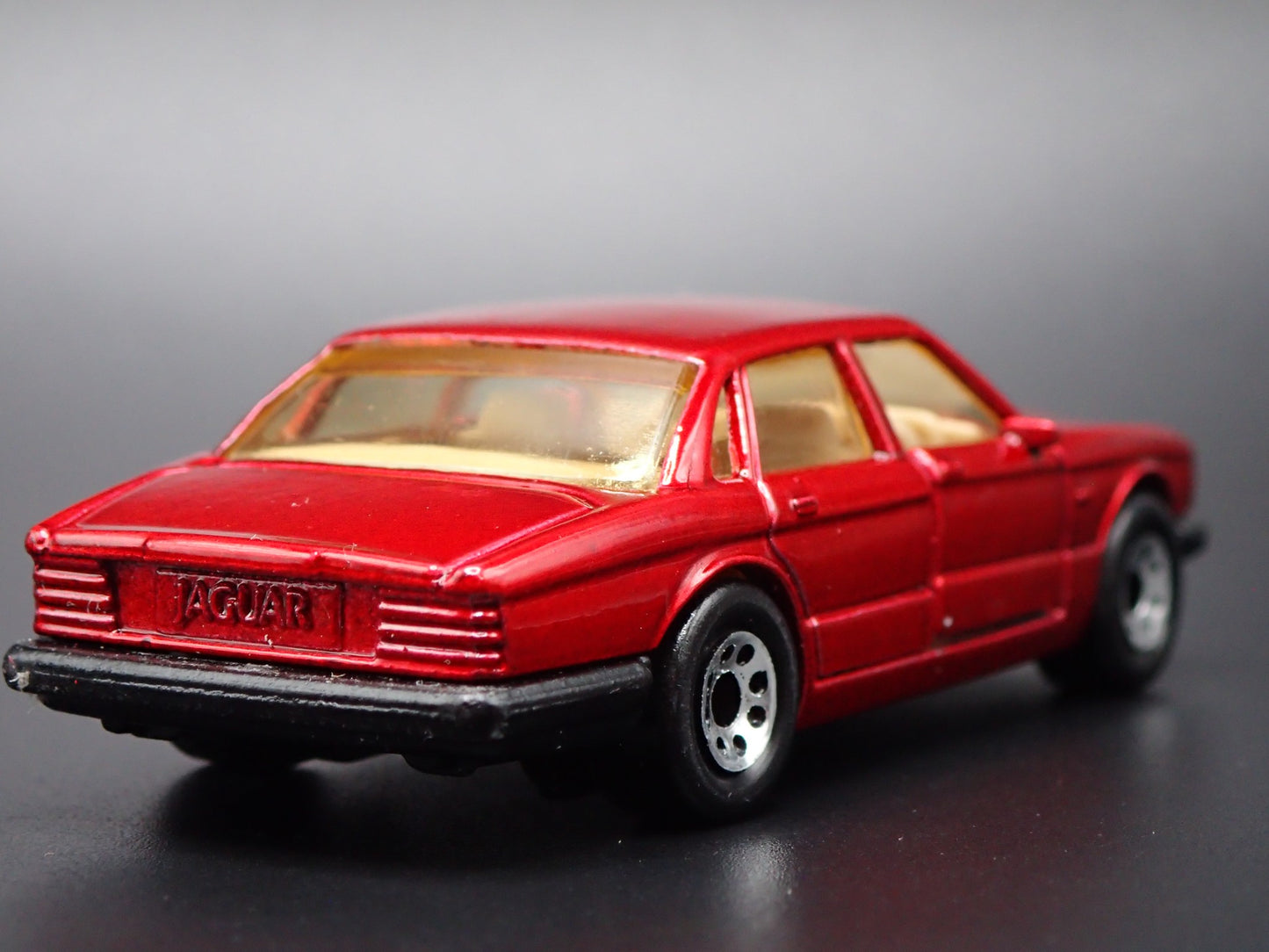 1973-1979 JAGUAR XJ6 4 DOOR 1:64 SCALE COLLECTIBLE DISPLAY DIECAST MODEL CAR