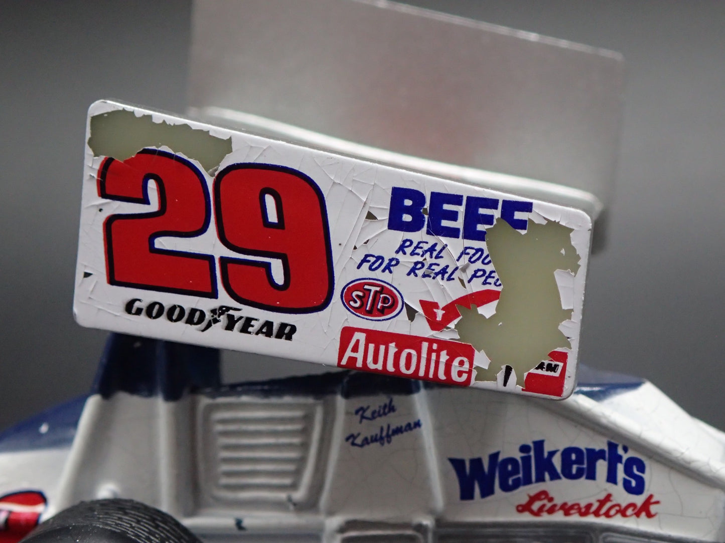 SPRINT CAR #29 KEITH KAUFFMAN BARN FIND 1:64 SCALE DIORAMA DIECAST MODEL CAR