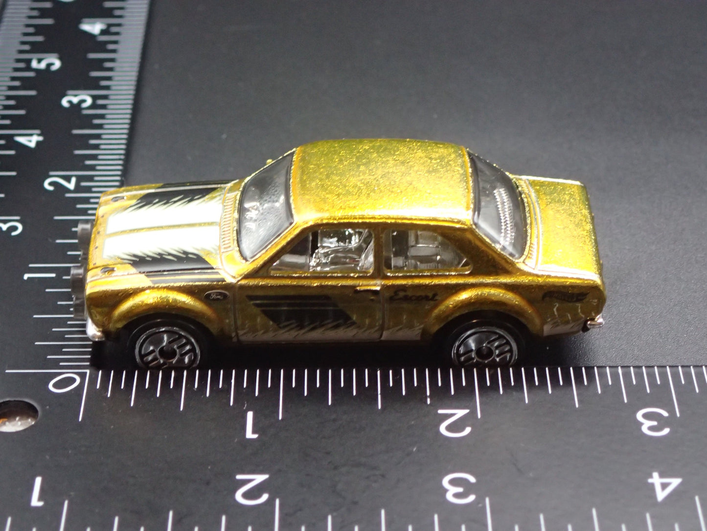 1970 70 FORD ESCORT RS1600 GOLD 1:64 SCALE COLLECTIBLE DIORAMA DIECAST MODEL CAR