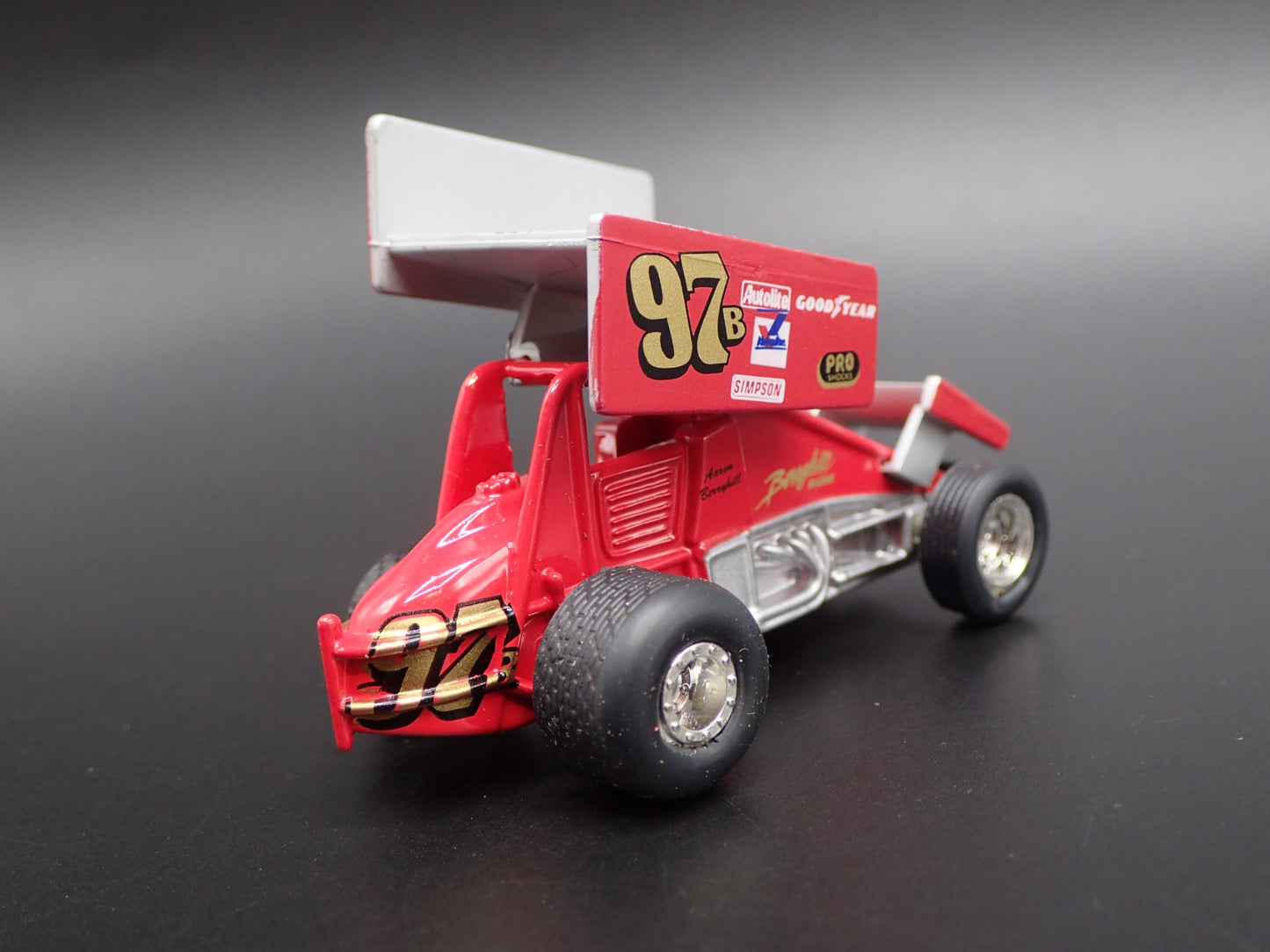 SPRINT CAR #97B AARON BERRYHILL VALVOLINE 1:64 SCALE DIORAMA DIECAST MODEL CAR