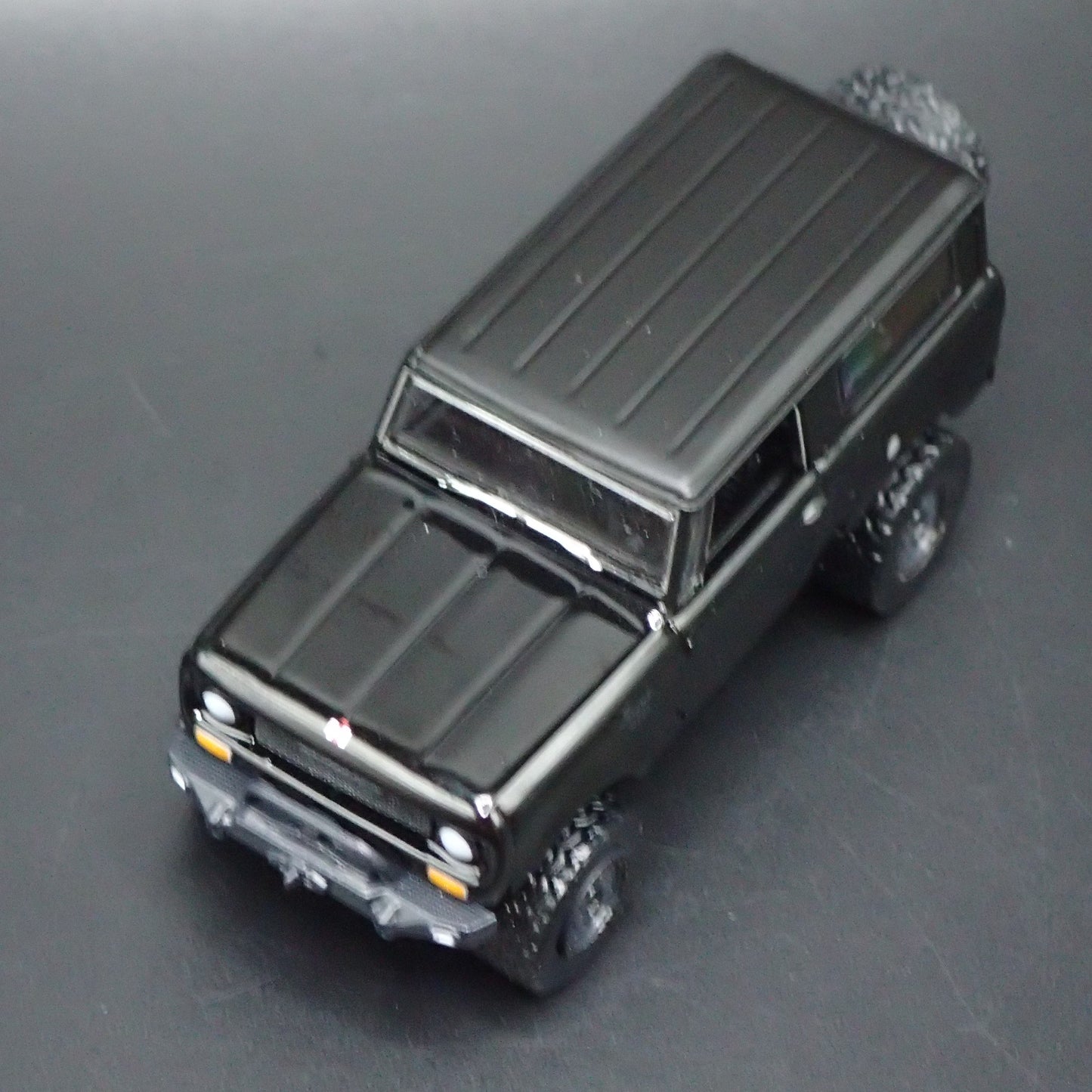 1969 69 INTERNATIONAL HARVESTER SCOUT BLACK 1:64 SCALE DIORAMA DIECAST MODEL CAR