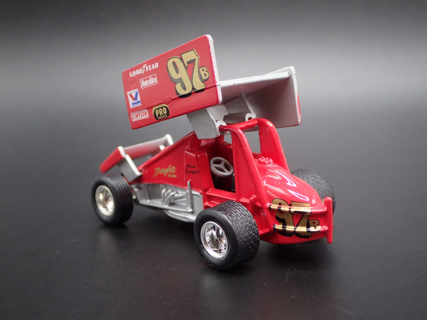 SPRINT CAR #97B AARON BERRYHILL VALVOLINE 1:64 SCALE DIORAMA DIECAST MODEL CAR