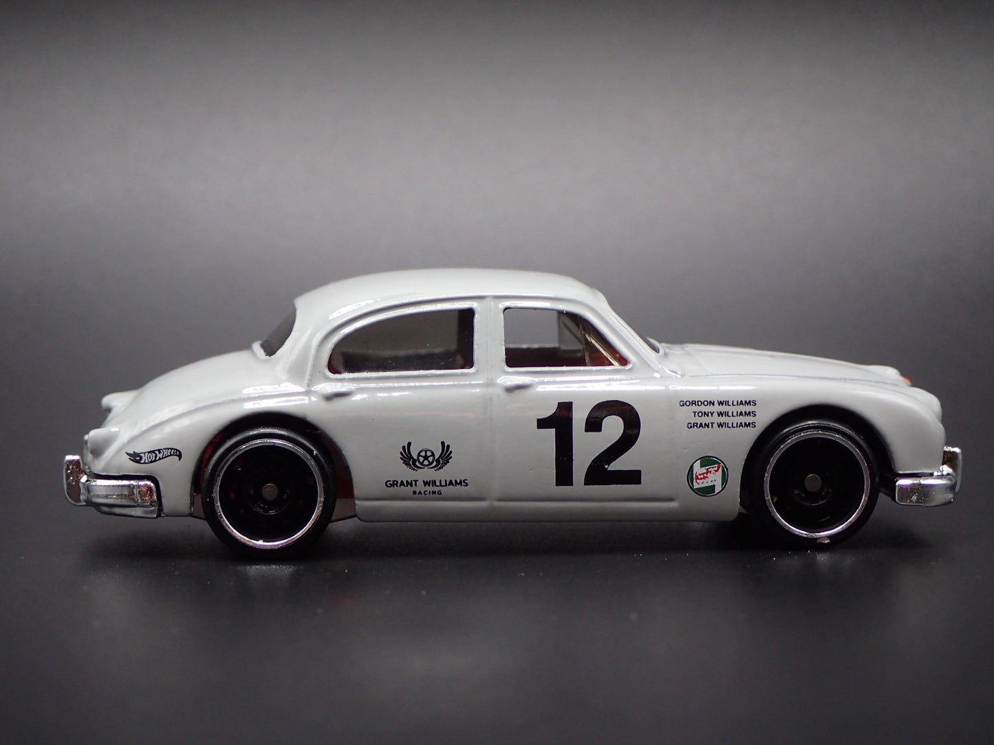 1955-1959 JAGUAR MK1 GRAY 1/64 SCALE COLLECTIBLE DIORAMA DIECAST MODEL CAR