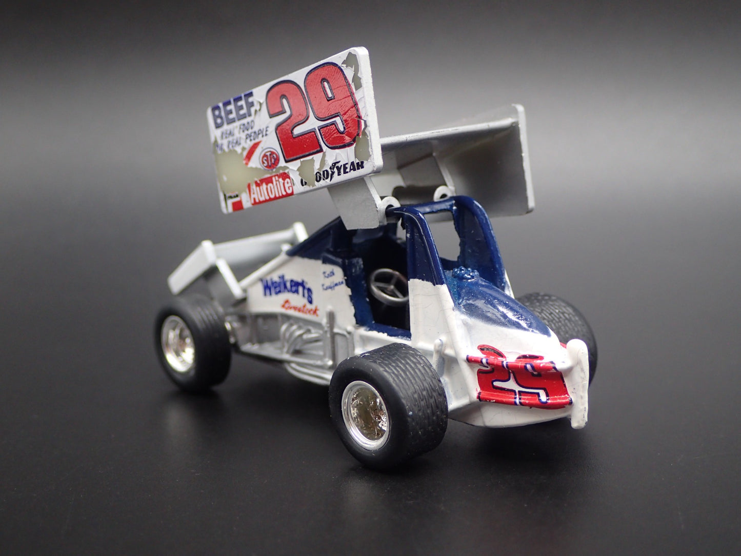 SPRINT CAR #29 KEITH KAUFFMAN BARN FIND 1:64 SCALE DIORAMA DIECAST MODEL CAR