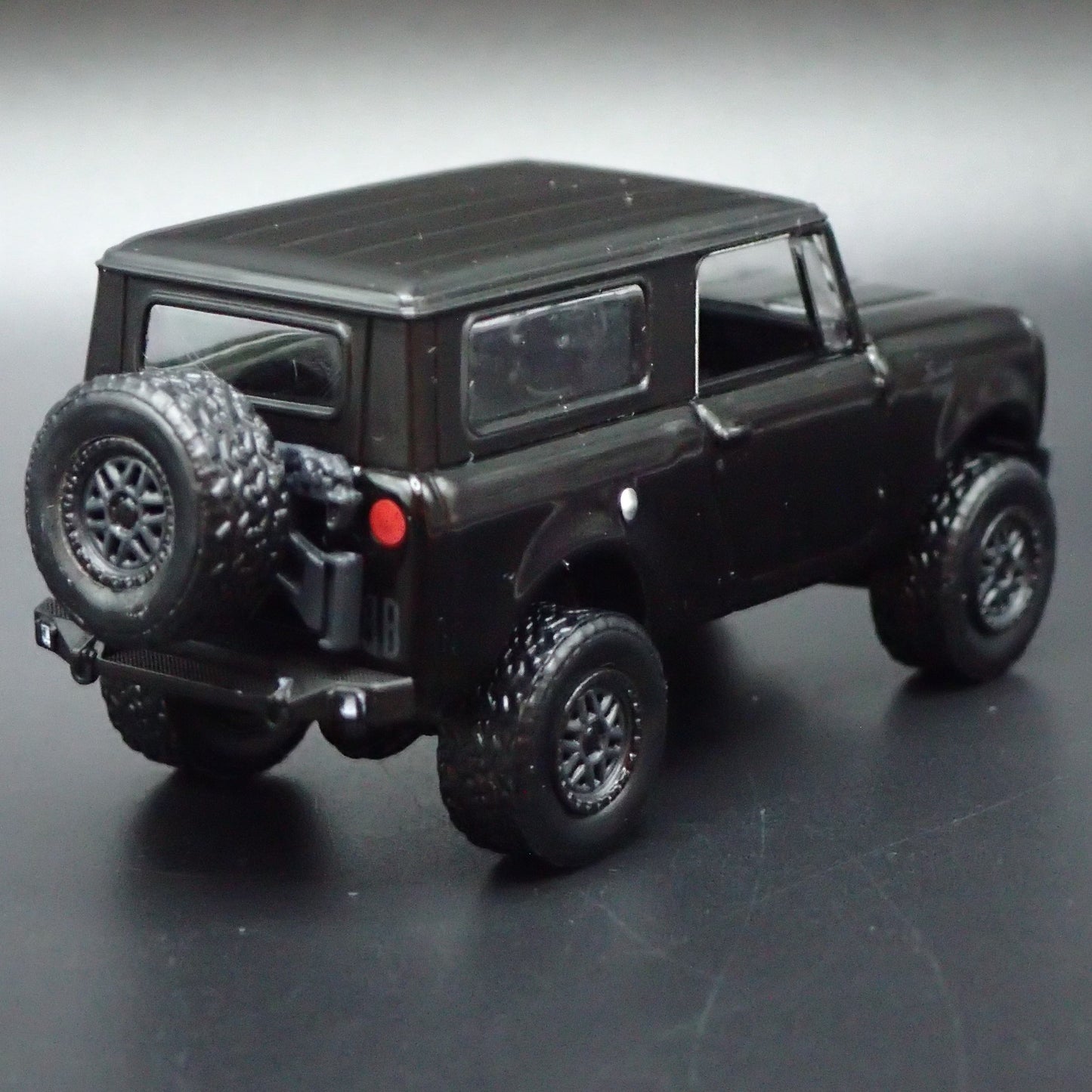 1969 69 INTERNATIONAL HARVESTER SCOUT BLACK 1:64 SCALE DIORAMA DIECAST MODEL CAR