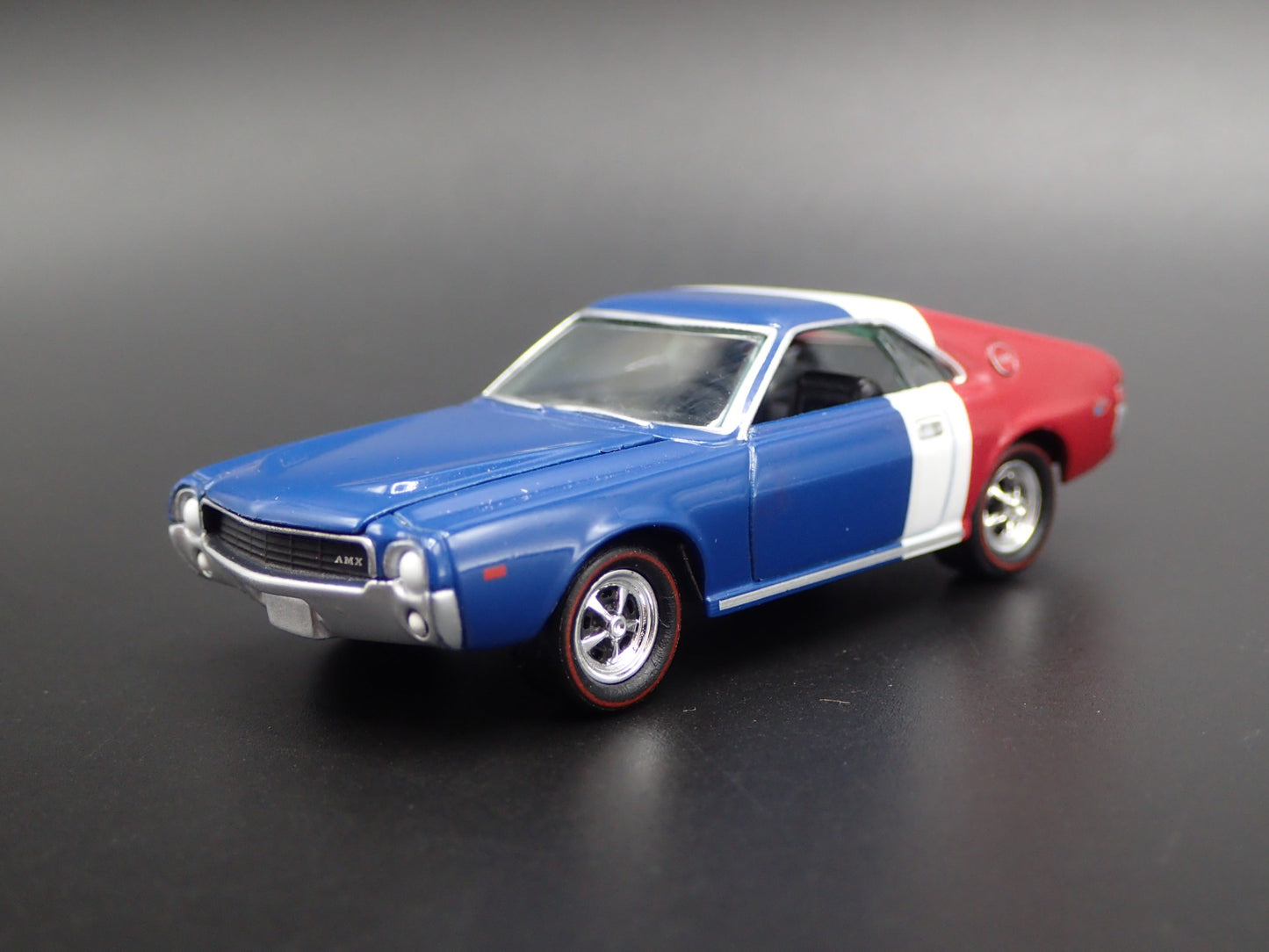 1969 69 AMC AMX MUSCLE CAR RARE 1:64 SCALE COLLECTIBLE DIORAMA DIECAST MODEL CAR