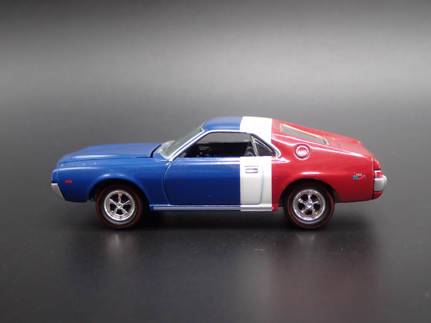 1969 69 AMC AMX MUSCLE CAR RARE 1:64 SCALE COLLECTIBLE DIORAMA DIECAST MODEL CAR