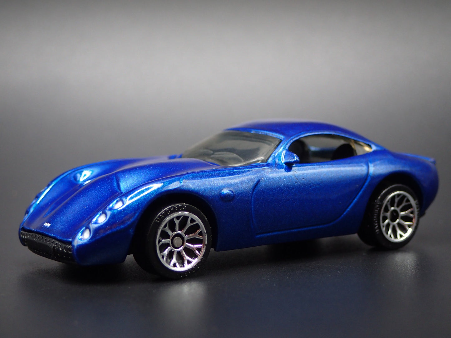 2001-2006 TVR TUSCAN S BLUE 1:64 SCALE COLLECTIBLE DIORAMA DIECAST MODEL CAR