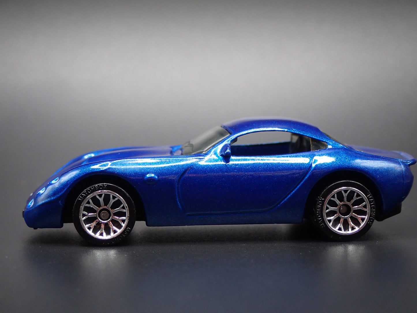 2001-2006 TVR TUSCAN S BLUE 1:64 SCALE COLLECTIBLE DIORAMA DIECAST MODEL CAR