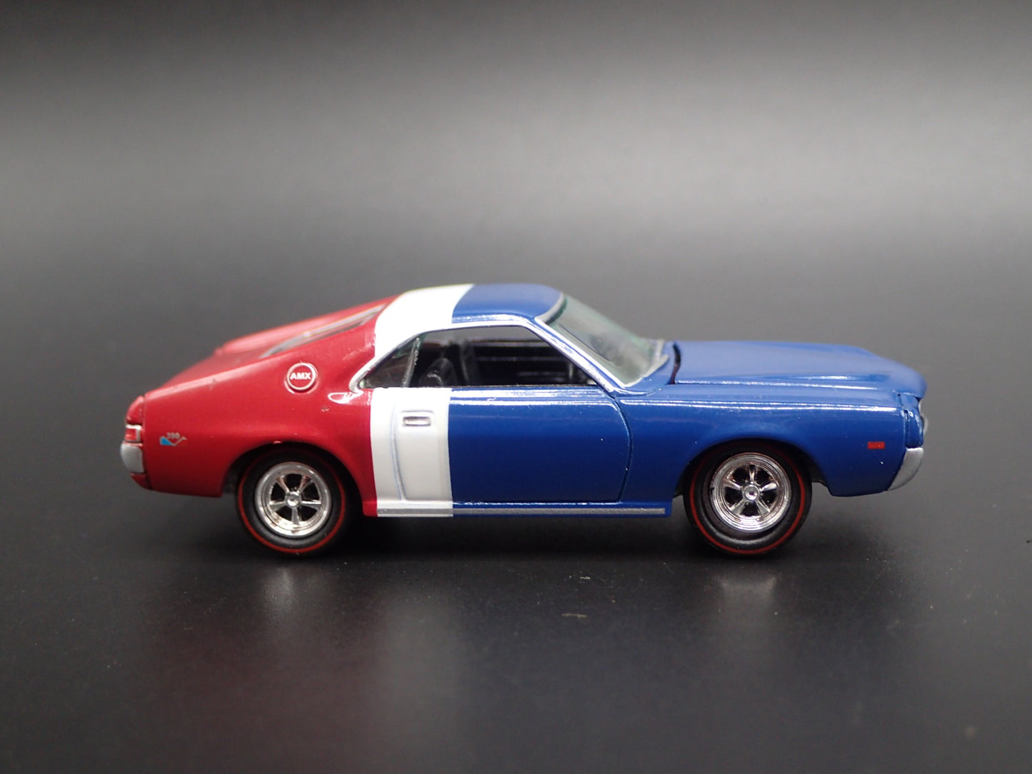 1969 69 AMC AMX MUSCLE CAR RARE 1:64 SCALE COLLECTIBLE DIORAMA DIECAST MODEL CAR