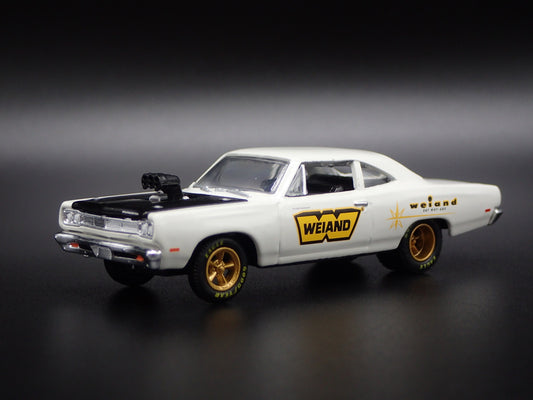 1969 69 PLYMOUTH ROAD RUNNER 440 WEIAND 1:64 SCALE DIORAMA DIECAST MODEL CAR