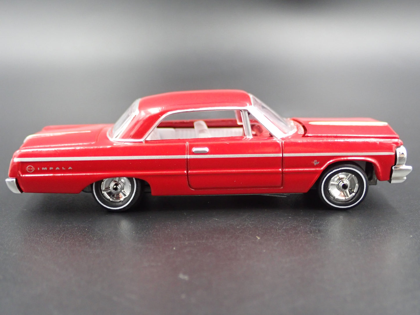1964 64 CHEVY CHEVROLET IMPALA SS RED RARE 1:64 SCALE DIORAMA DIECAST MODEL CAR
