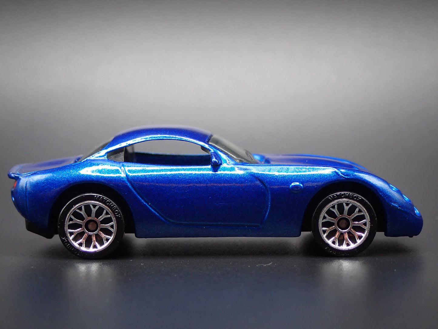 2001-2006 TVR TUSCAN S BLUE 1:64 SCALE COLLECTIBLE DIORAMA DIECAST MODEL CAR